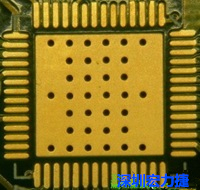 這是最不好的通孔設(shè)計(jì)，貫穿通孔直接擺放于QFN的接地散熱墊上，制造上無法確保其錫量，也就無法確保焊接良好。