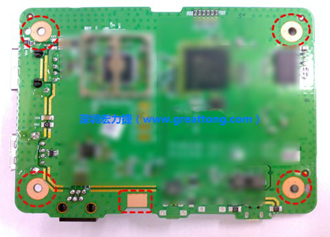 雷射后。使用雷射(Laser)去除綠漆后的效果。