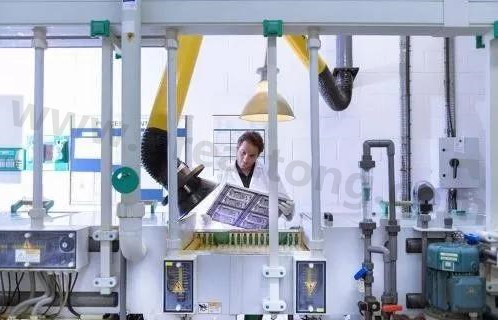 理想狀態(tài)下自動(dòng)化生產(chǎn)線大約能節(jié)省傳統(tǒng)企業(yè)50%的人力成本，良率可提升至98%。