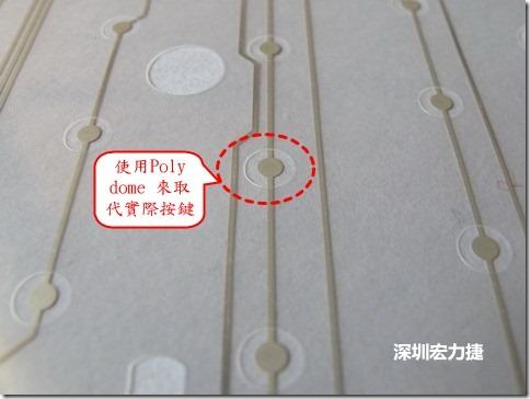 仔細(xì)看下面的第一張圖片，在圓形的節(jié)點(diǎn)旁邊有個(gè)圓形的開(kāi)口，這個(gè)開(kāi)口墊高了鍵盤按鍵的接觸點(diǎn)線路。