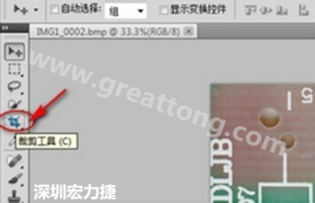 2.1 剪切掉多余的部分。用鼠標(biāo)點(diǎn)擊剪切工具圖標(biāo)