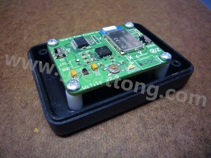 熱熔膠的牢固程度，對(duì)于非高振動(dòng)的應(yīng)用來說已經(jīng)很足夠，而且如果你想要讓盒子另作他途，支架也可以拿掉，用酒精磨擦即可移除熱熔膠。