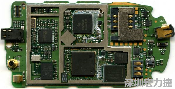 在射頻、核心處理器、高速記憶體等高頻元件區(qū)塊，可使用金屬屏蔽方式改善產(chǎn)品EMI影響問題。