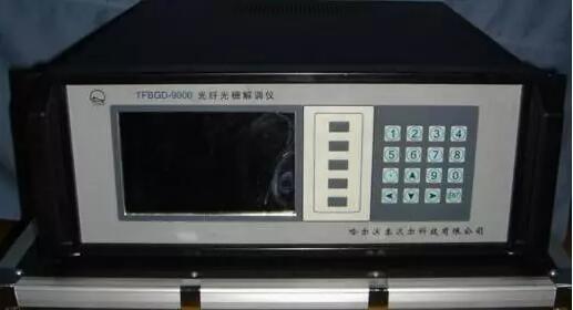 先將你要抄板的PCB板放到掃描儀中，啟動(dòng)掃描儀