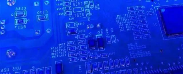 軸心自控AC系列自動涂覆機(jī)涂覆效果，均勻度非常一致