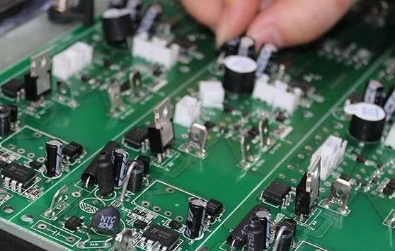 PCBA加工貼片元器件與插件元器件的區(qū)別在哪？